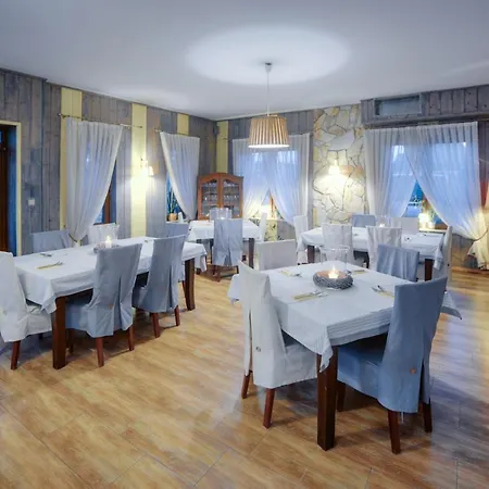 Restauracja Sidlo לינה וארוחת בוקר 3*